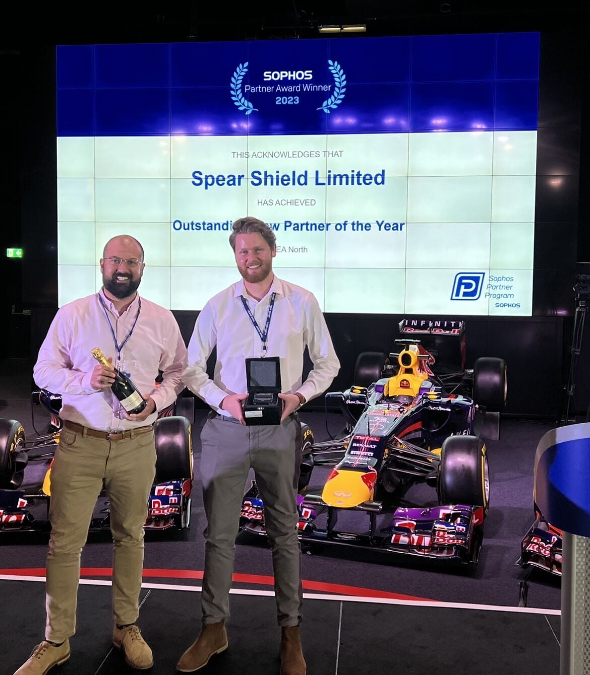Award winning Sophos cybersecurity partner spear shield receiving award